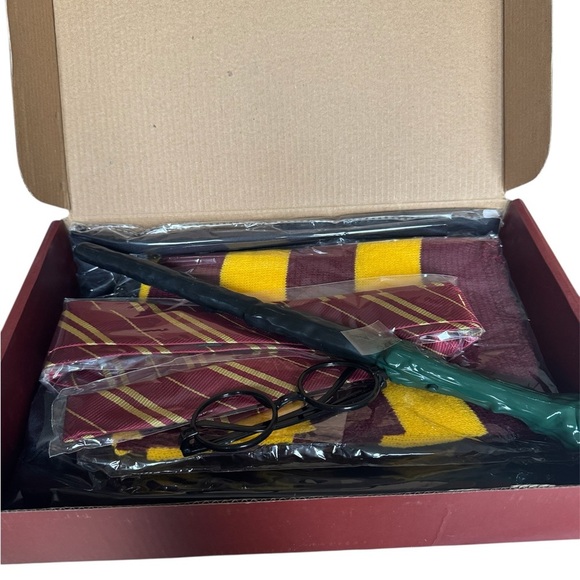 NWT Wizard Party Favors Dress-Up Playset- only opened for pictures - Picture 4 of 4